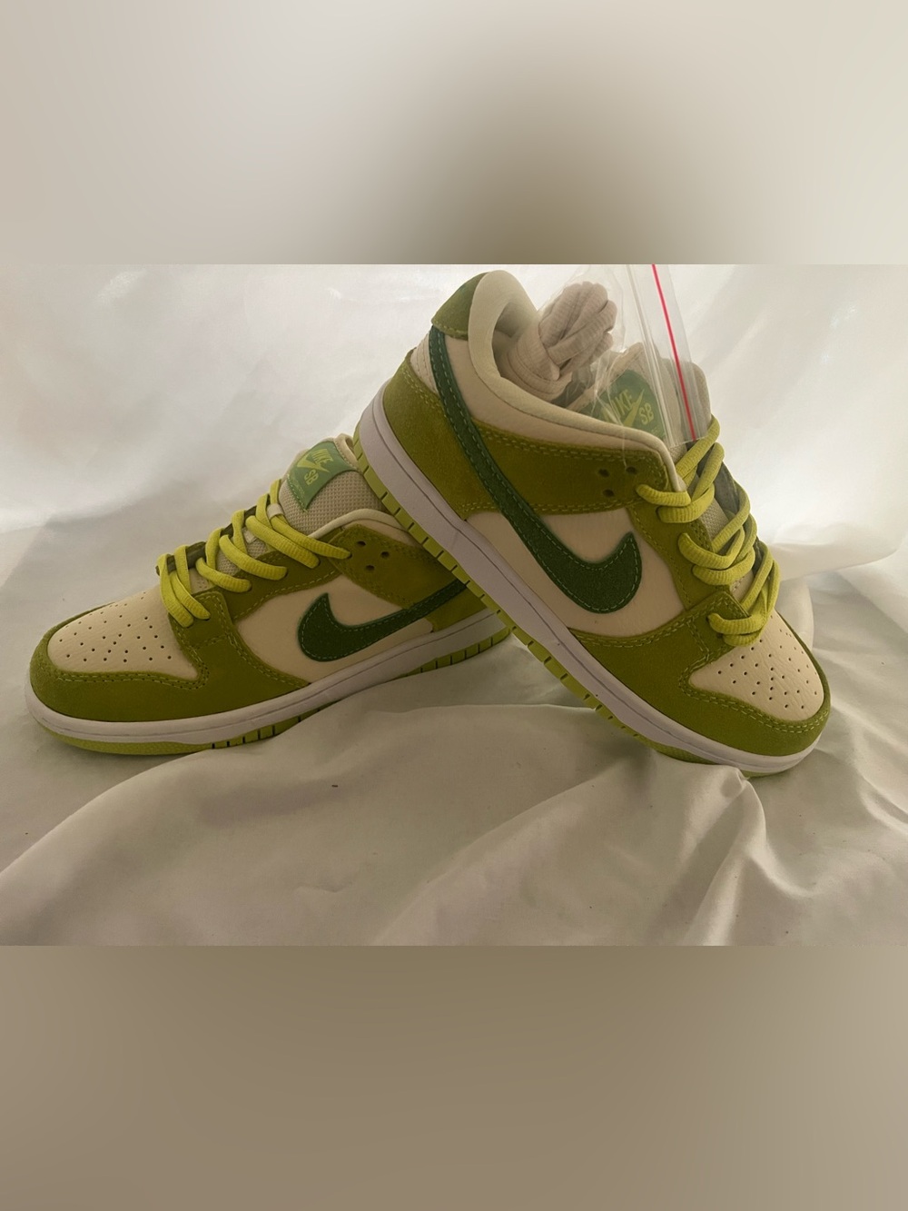 Nike SB Dunk Low - Fluorescent/Grass Green - 5y/6.5w BNWT